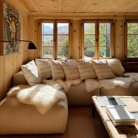 Сasa de vacaciones Swiss Near Gstaad: Luxury Views Gstaad