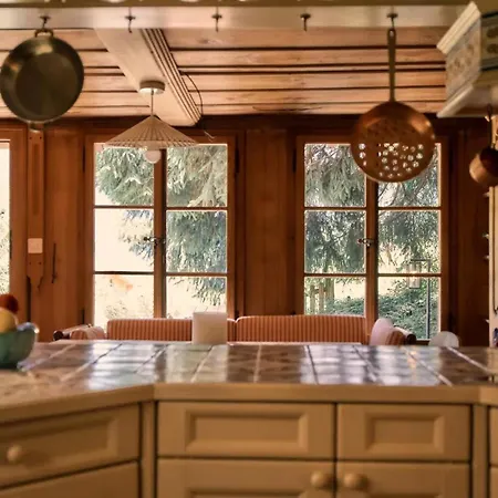 Swiss Near Gstaad: Luxury Views Σπίτι διακοπών Γκστάαντ