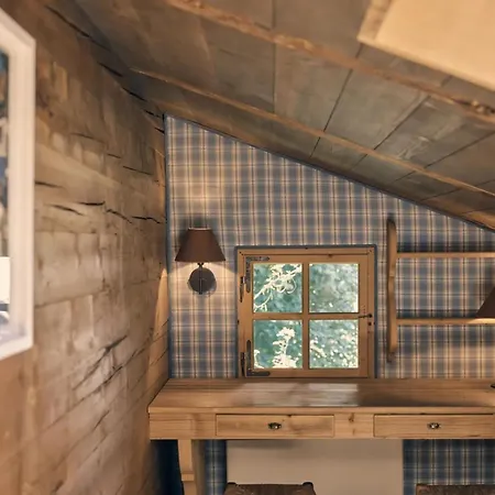 Swiss Near Gstaad: Luxury Views Σπίτι διακοπών Γκστάαντ