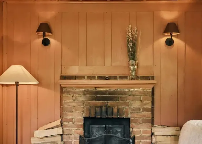 Swiss Near Gstaad: Luxury Views Feriehus