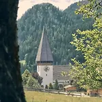 Swiss Near Gstaad: Luxury Views Дом отдыха Гштад