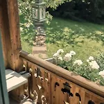 Swiss Near Gstaad: Luxury Views Дом отдыха *