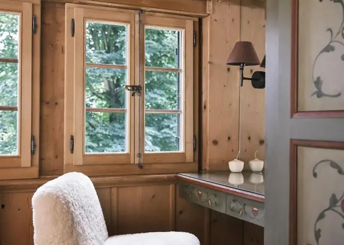 Swiss Near Gstaad: Luxury Views Γκστάαντ